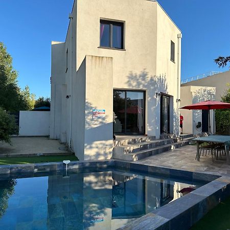Villa En Bord De Plage Сет Екстериор снимка