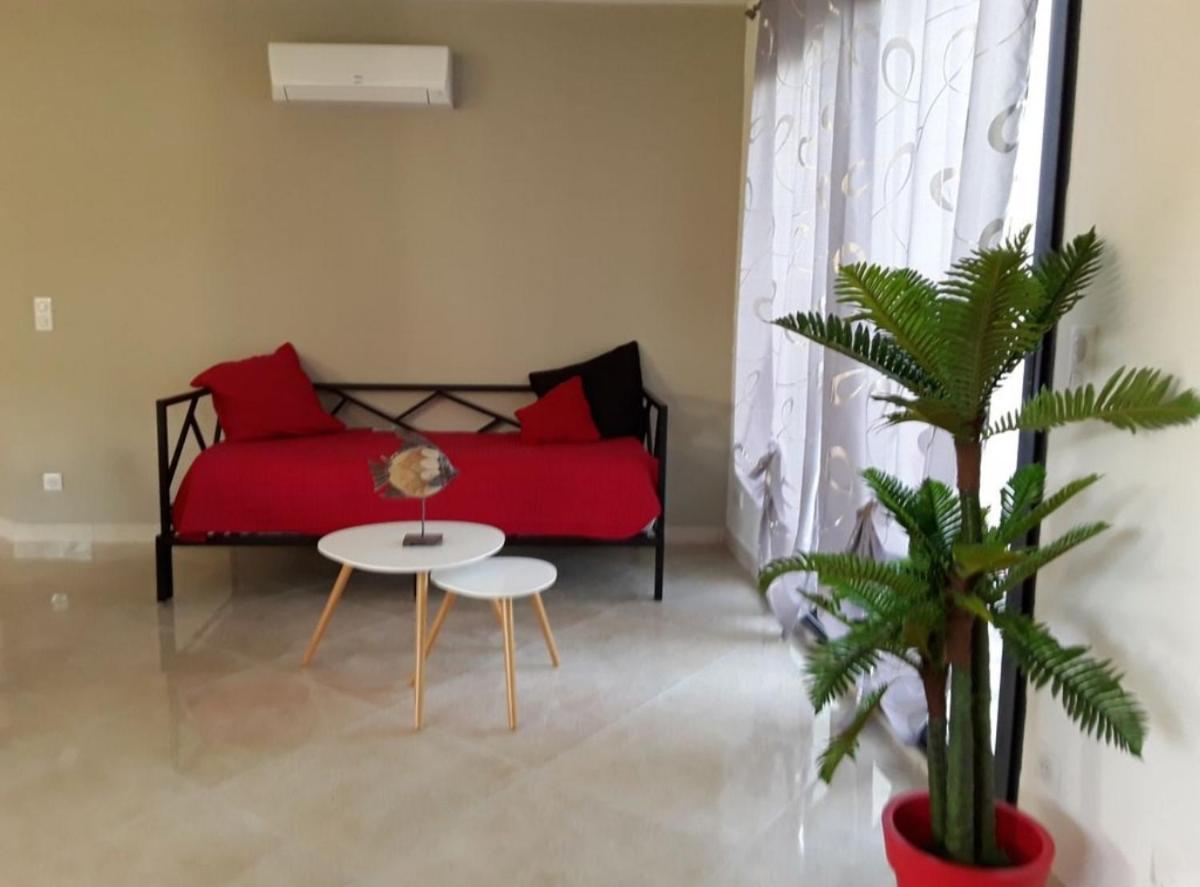 Villa En Bord De Plage Сет Екстериор снимка