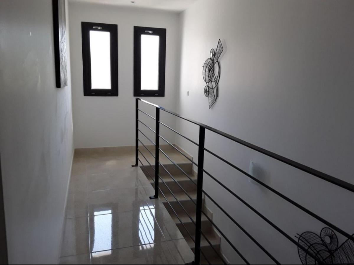 Villa En Bord De Plage Сет Екстериор снимка