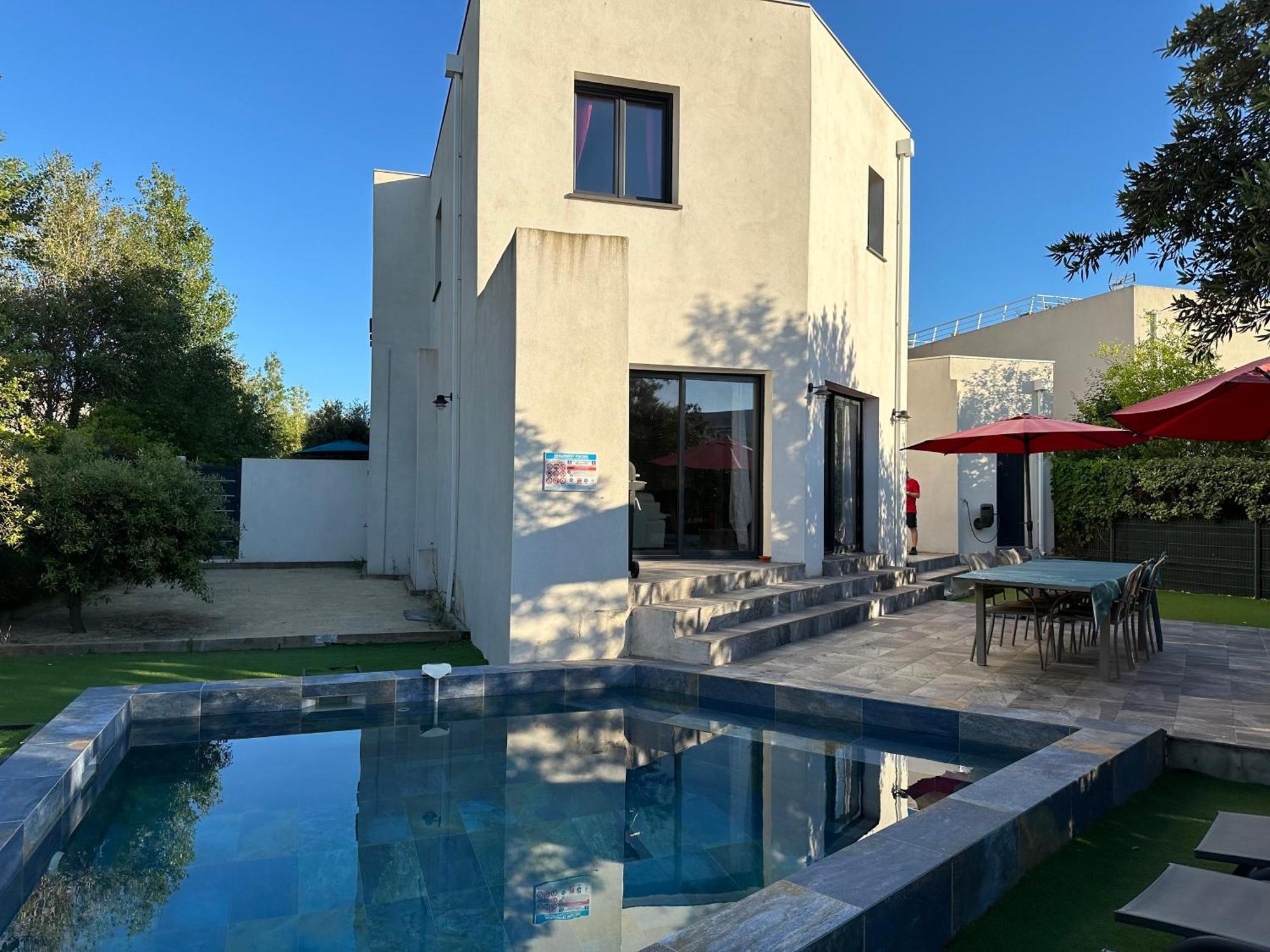 Villa En Bord De Plage Сет Екстериор снимка