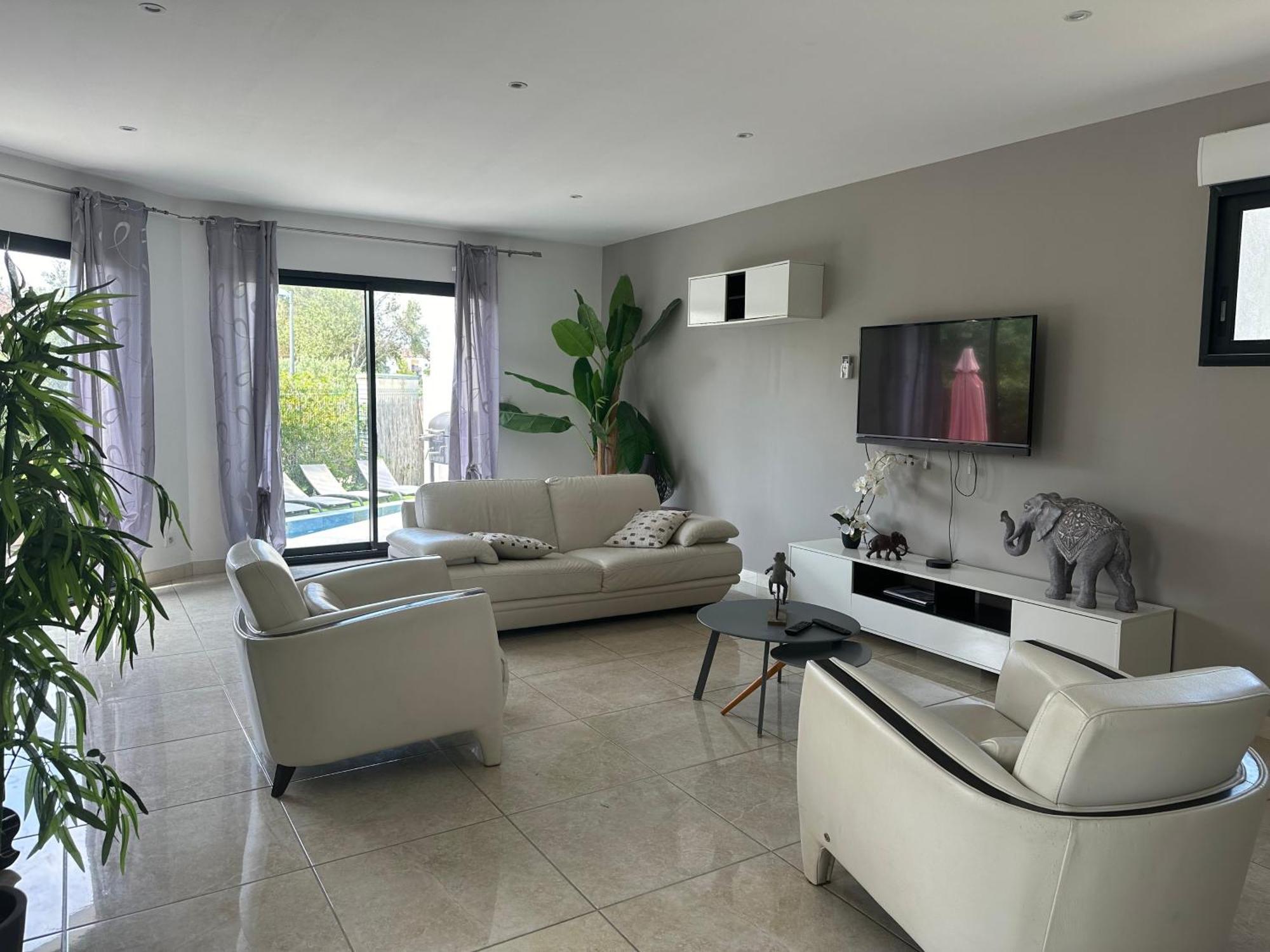 Villa En Bord De Plage Сет Екстериор снимка