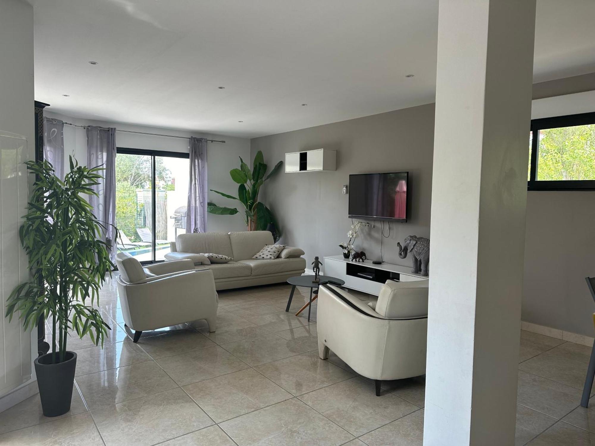 Villa En Bord De Plage Сет Екстериор снимка